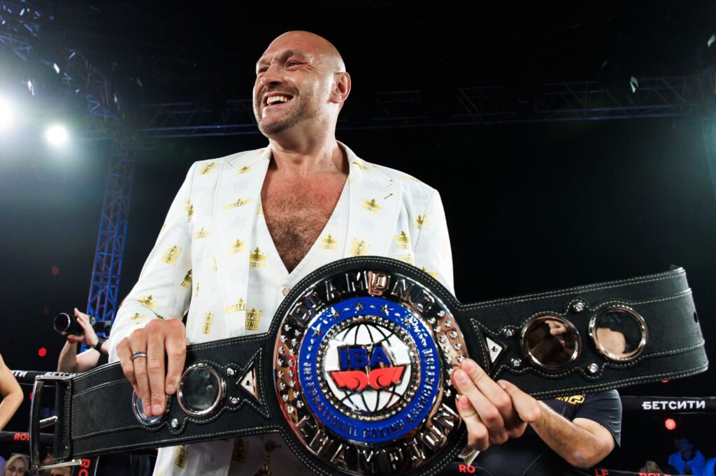 Tyson_Fury_IBA_belt
