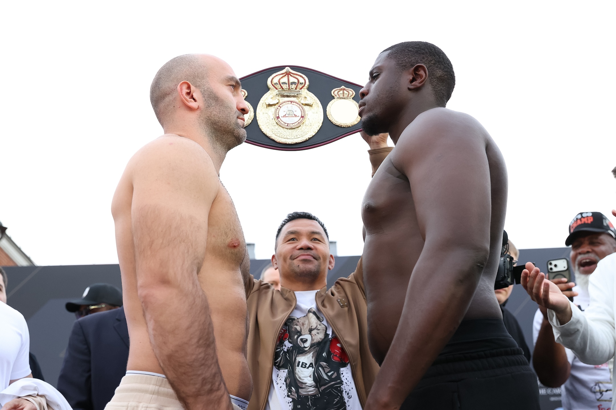 Gassiev weighs in almost 12.5kg lighter than Kadiru ahead of IBA PRO 19 in Moscow